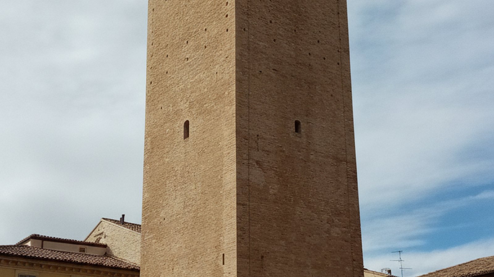 Fior di Loto Country & City — due alloggi a Macerata, campagna e centro, 